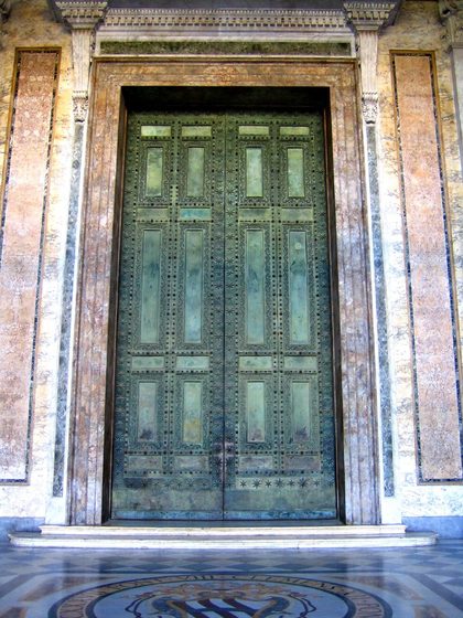 Portes de bronze de l'ancien Sénat romain